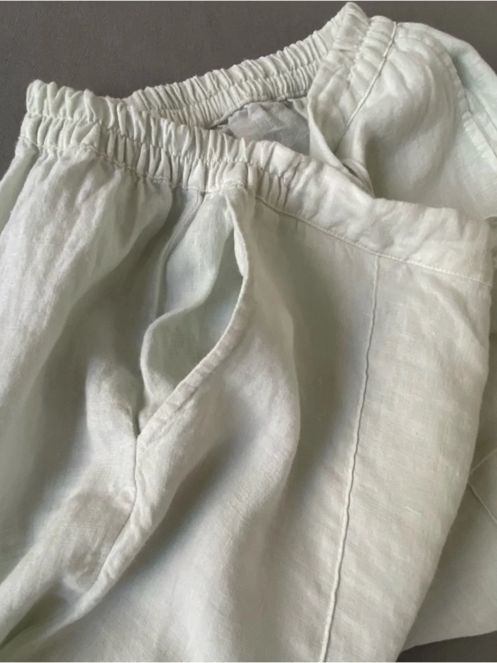 Soft Linen Set with Shell Buttons - Picture 11 of 16